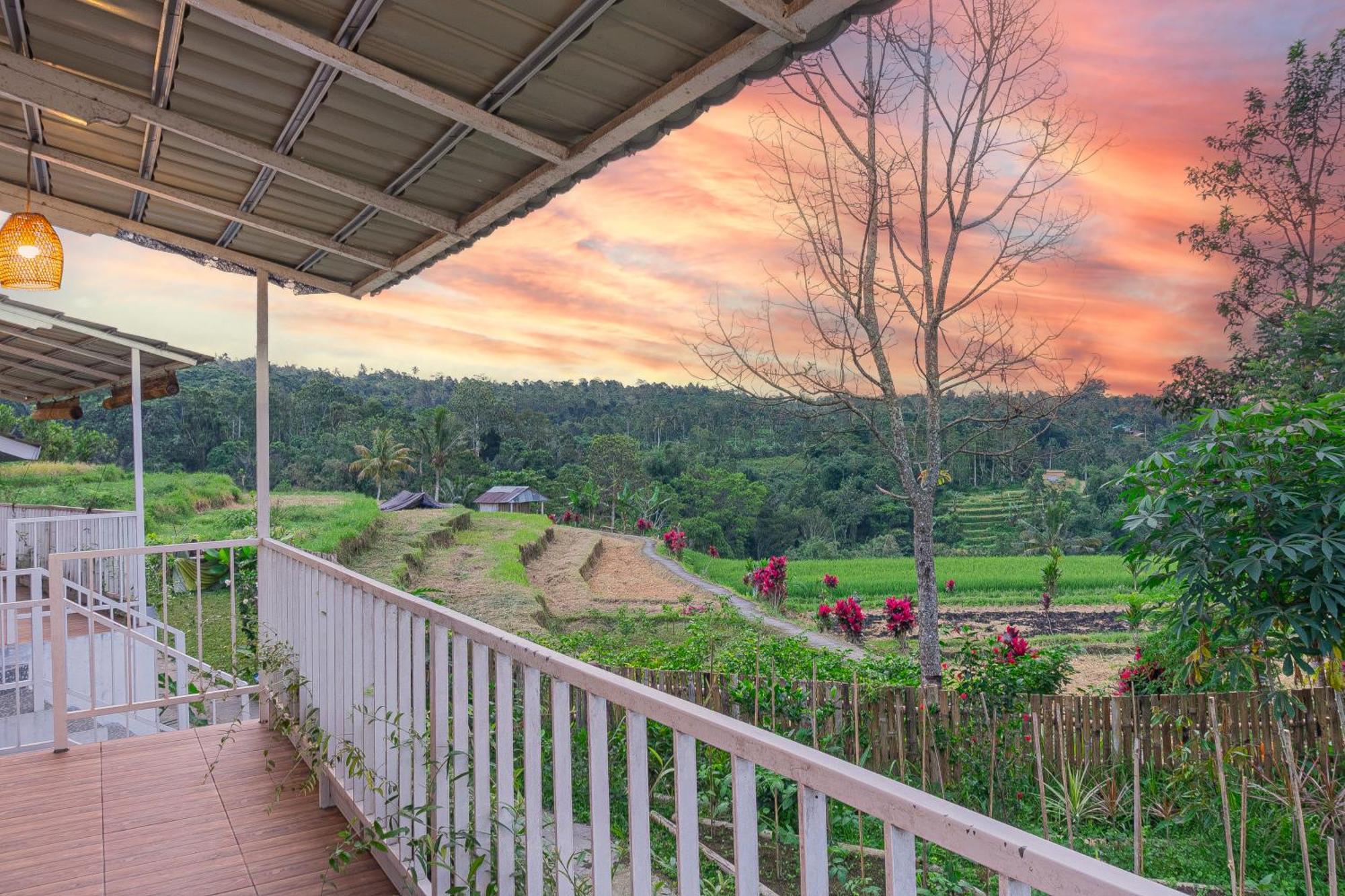 Santya Loka Lodge & Twin Waterfall Jatiluwih Buitenkant foto