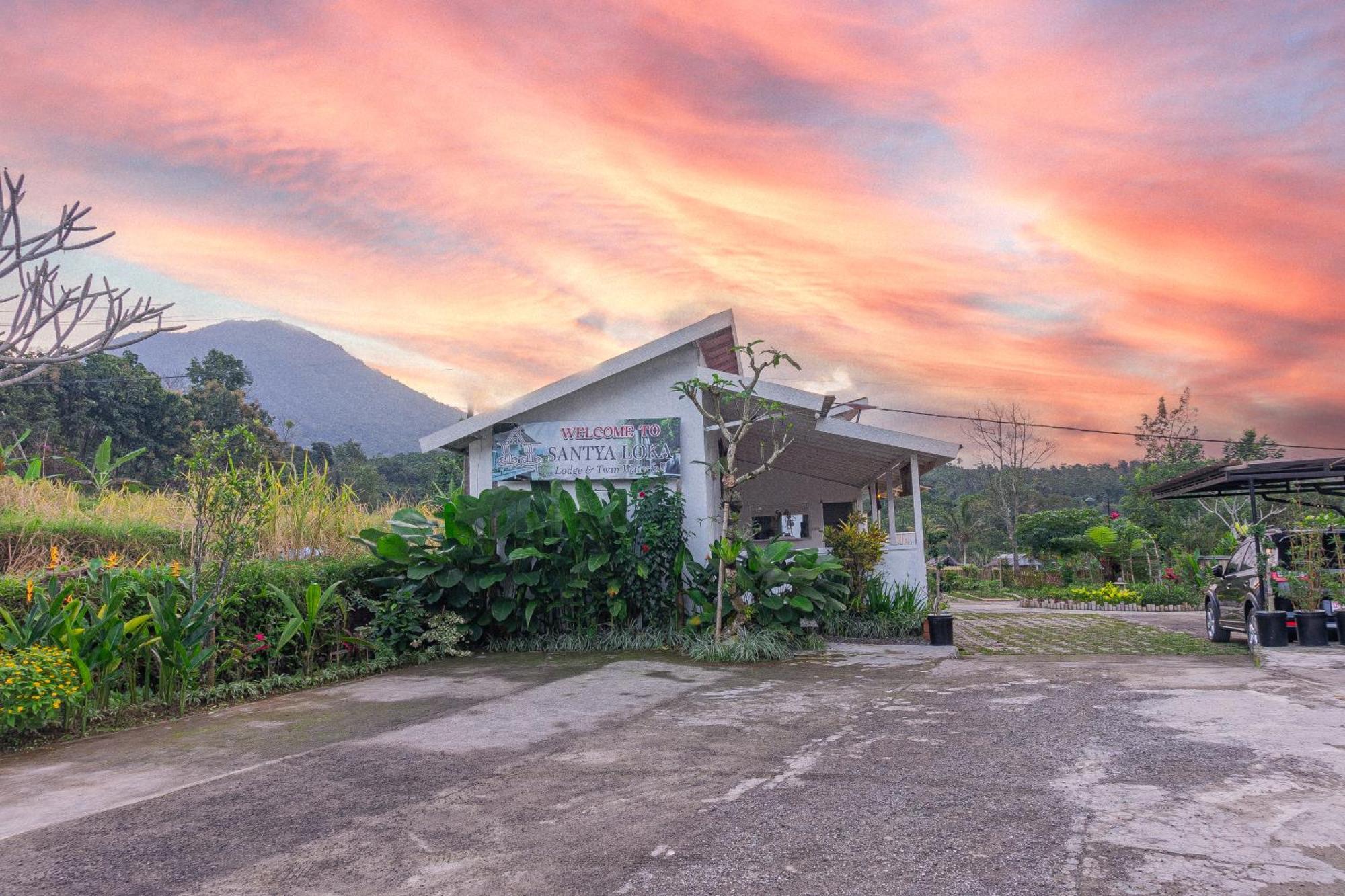Santya Loka Lodge & Twin Waterfall Jatiluwih Buitenkant foto